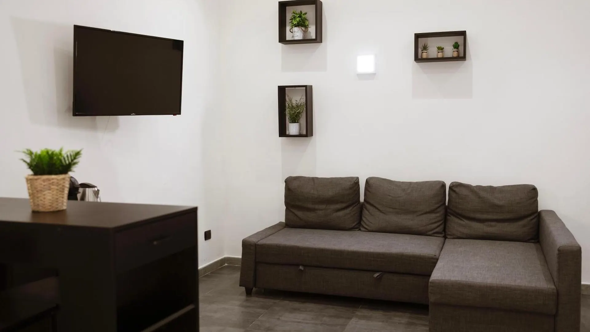 Studio 116, Host Apartments Napoli 0*,  Italia