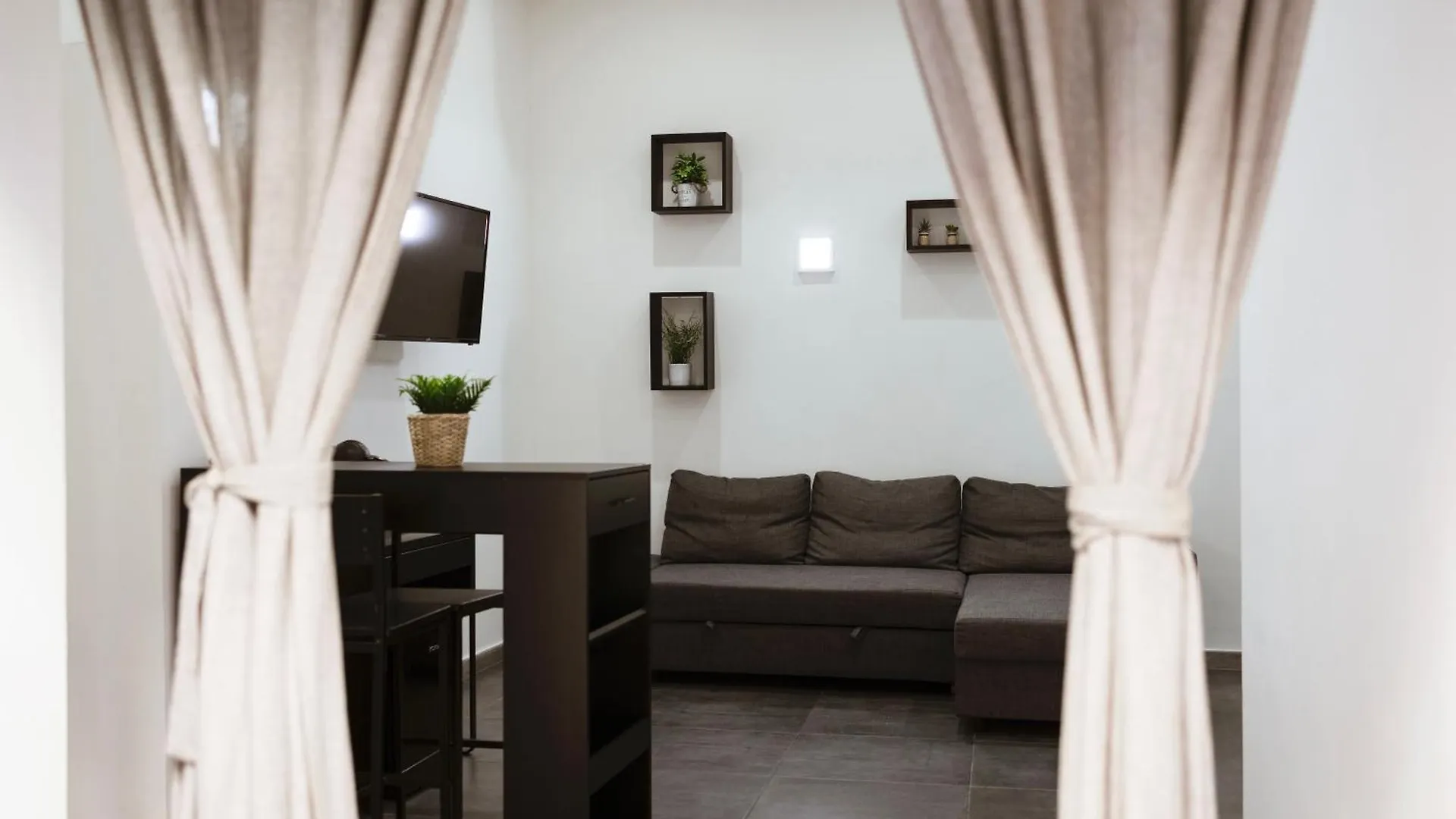 Studio 116, Host Apartments Naples Italy